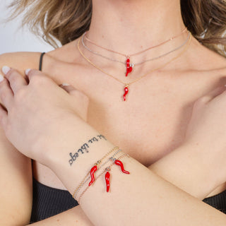 Collana argento rodiato con centrale corno smaltato pendente