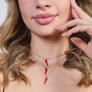 Collana argento rodiato con centrale corno smaltato pendente