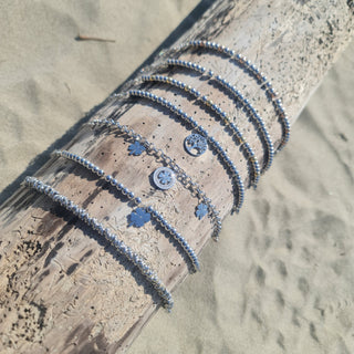 Bracciale acciaio maglia rolò con 2 quadrifogli pendenti e 1 centrale con pietre bianche